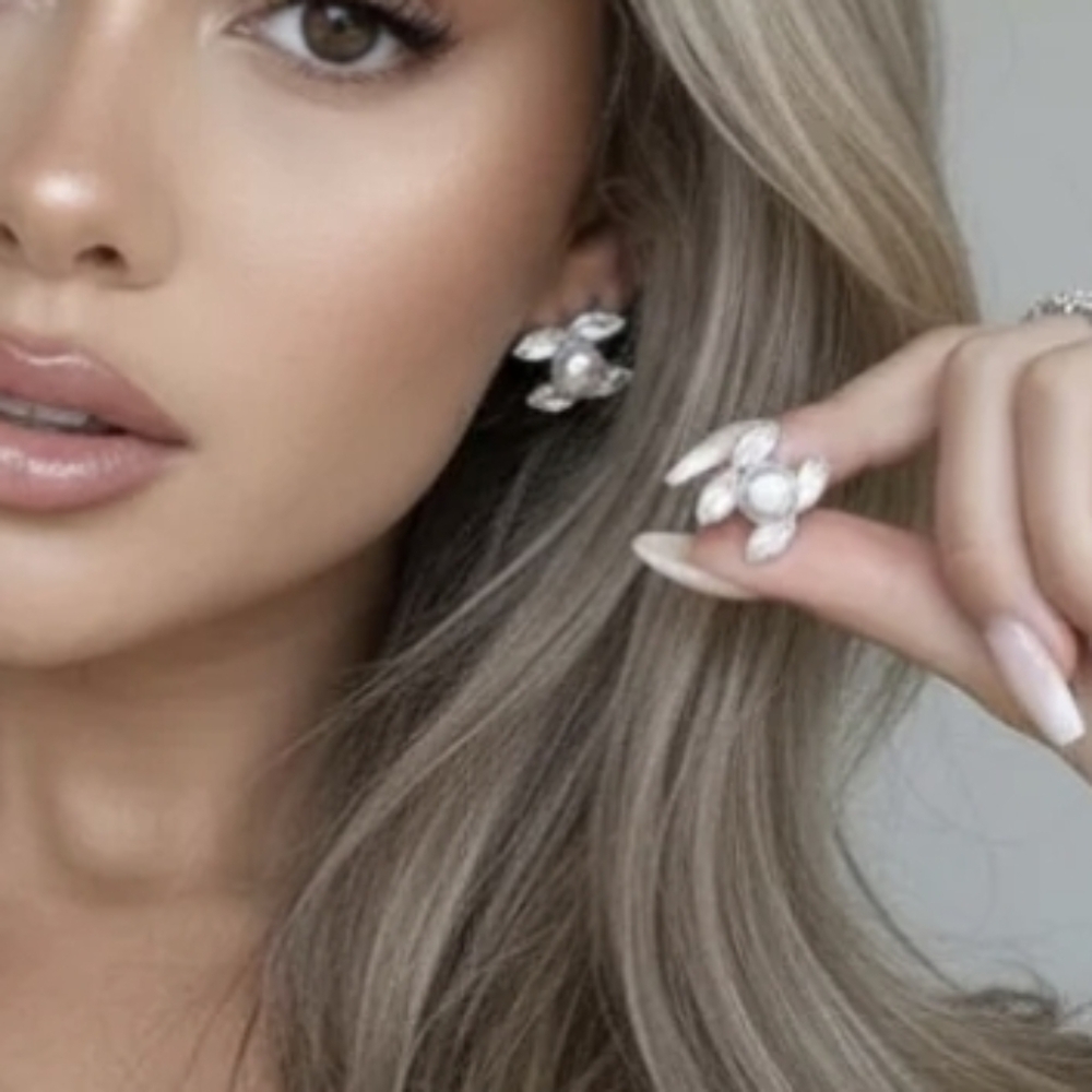 Carmen CoCo Designer classic Stud Earings White Pearl Silver